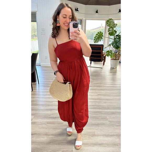 HALARA Spaghetti Strap Gauze Resort Jumpsuit M Red Backless Lace Up Baggy Carrot - Picture 1 of 12